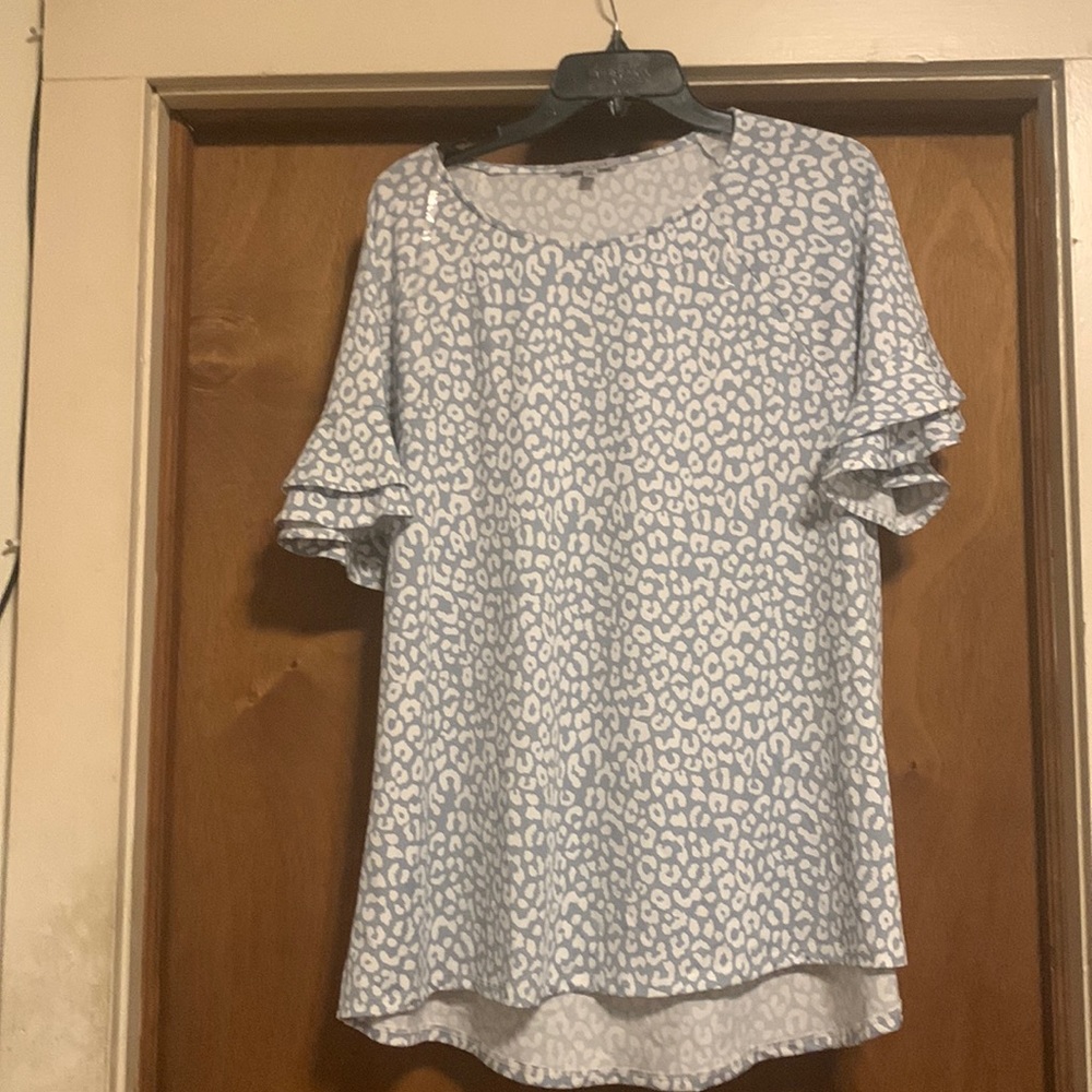 Blue and white leopard top